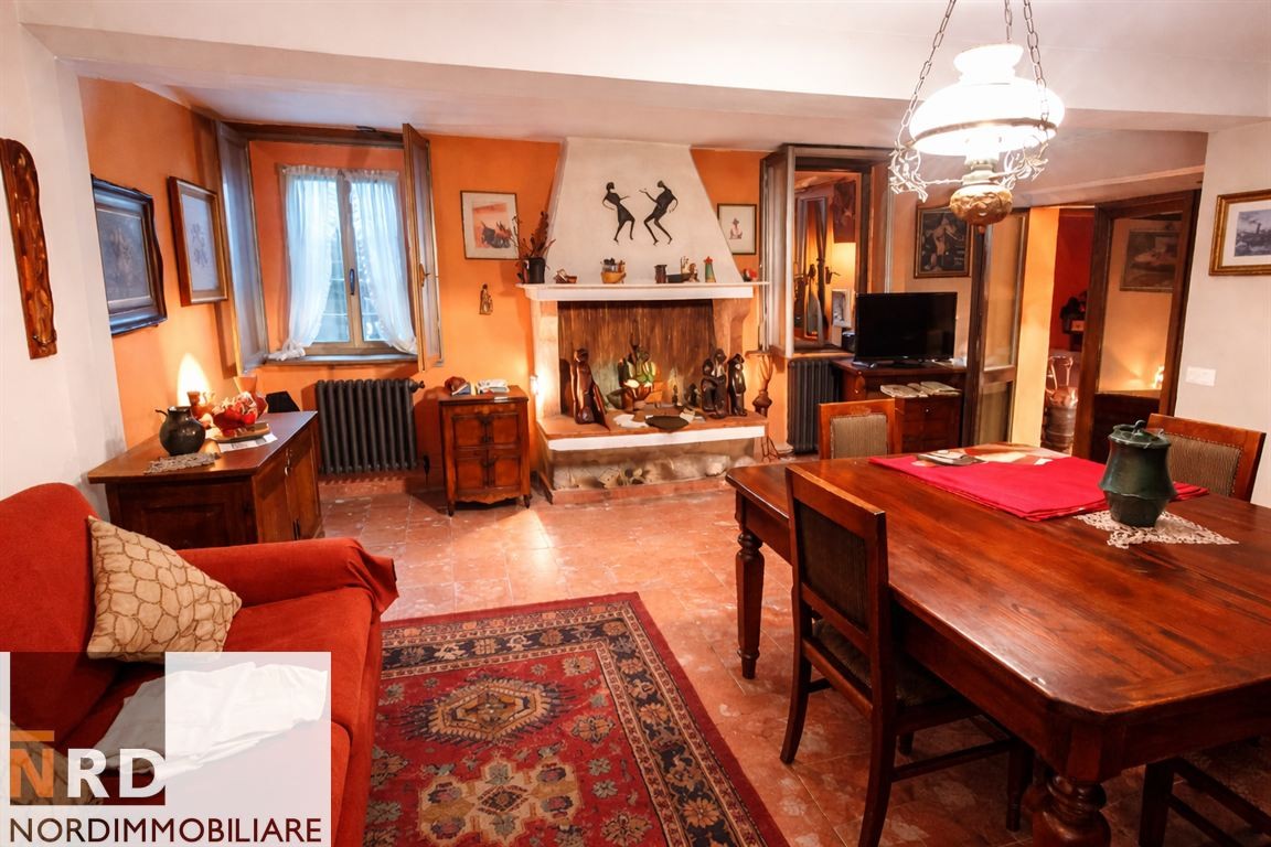 Ampia Casa indipendente DA RISTRUTTURARE