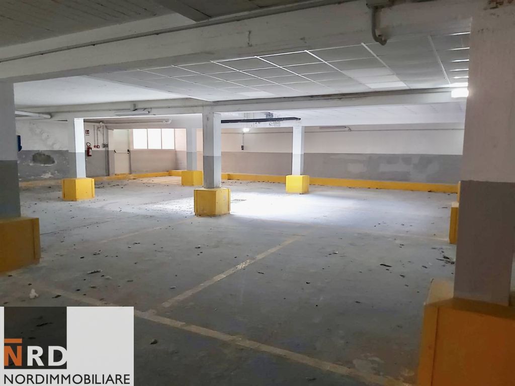 2 POSTI AUTO COPERTI