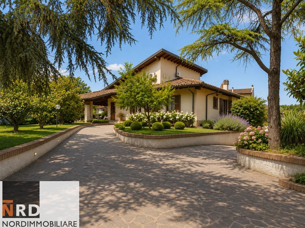 Bellissima Villa Singola con 1500 MQ di Giardino Privato