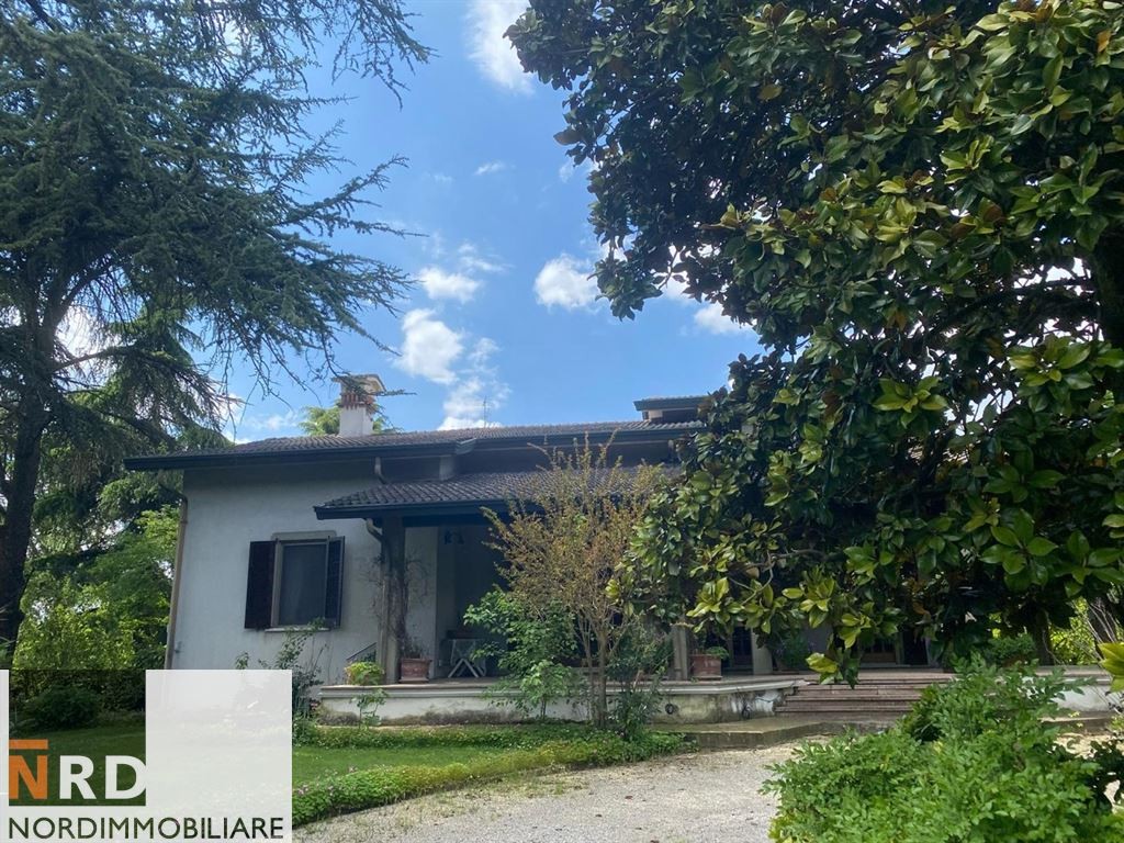 Elegante VILLA SINGOLA di 560 mq