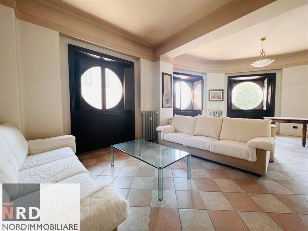 Elegante Quadrilocale in palazzo d'Epoca